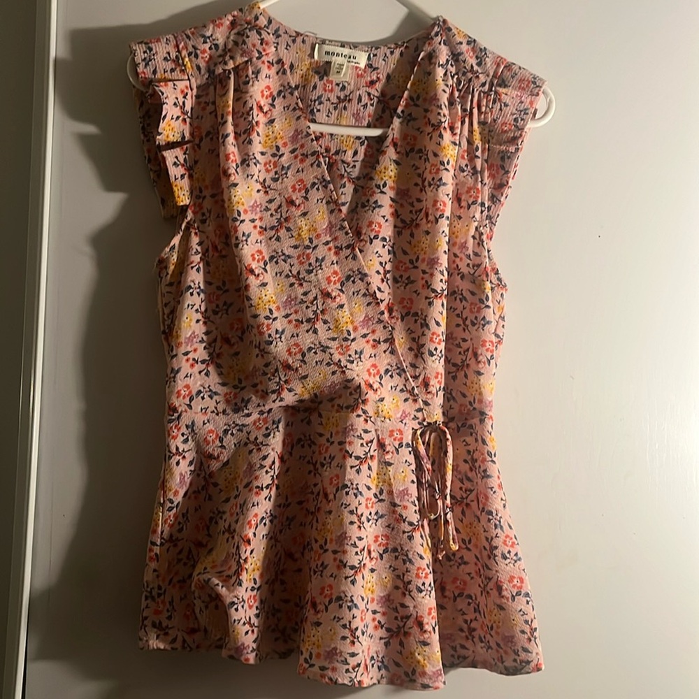 Is a lotto clothe for mi daughter she is a. Big girl is small for her